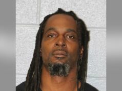 Pai enlutado é preso após atacar o acusado de matar o filho no tribunal Mãe de três filhos baleada até a morte por ‘Man She Once Loved’ após terminar relacionamento abusivo