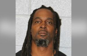 Pai enlutado é preso após atacar o acusado de matar o filho no tribunal Mãe de três filhos baleada até a morte por ‘Man She Once Loved’ após terminar relacionamento abusivo