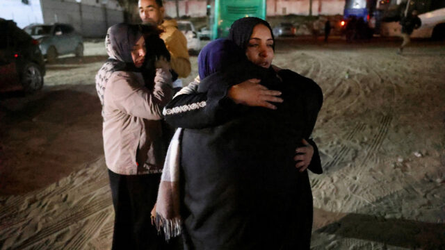 Palestinos retornam a Gaza após reabertura limitada da passagem de Palestinos retornam a Gaza após reabertura limitada da passagem de Rafah