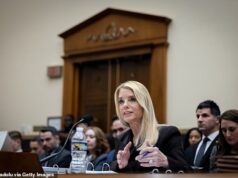 Pam Bondi anuncia que TODOS os arquivos de Epstein foram divulgados enquanto ela lista centenas de nomes importantes em uma carta ao Congresso e afirma que NINGUÉM foi poupado A administração Trump e sua AG Pam Bondi (foto) têm divulgado milhões de e-mails, fotos e documentos relacionados ao caso contra o financista Jeffrey Epstein.