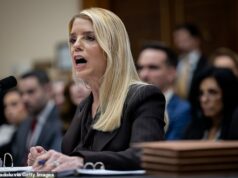 Pam Bondi explode com o democrata interrogando-a sobre Epstein: ‘Seu perdedor derrotado. Você nem é advogado’ A procuradora-geral Pam Bondi testemunha perante o Comitê do Judiciário da Câmara durante uma audiência de supervisão, no Rayburn House Office Building em Washington, DC, em 11 de fevereiro de 2026