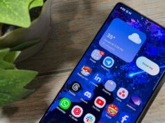 Passei um ano com o Galaxy S25 Ultra e está claro o que o S26 Ultra precisa Samsung Galaxy S25 Ultra encostado na grama