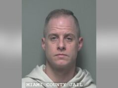 Pastor comenta sobre assassinato de mulher supostamente morta pelo marido em Ohio Professor encontrado assassinado em Ohio após aparente invasão de casa Ashley Flynn