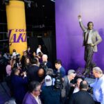 Pat Riley 'grato' por ser homenageado com estátua do Lakers