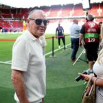 Sir Alex Ferguson chega a Old Trafford para assistir ao Manchester United.