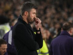 Paul Merson prevê confronto entre Man Utd e Everton enquanto a comparação entre Michael Carrick e Sir Alex Ferguson é feita Paul Merson prevê confronto entre Man Utd e Everton enquanto a comparação entre Michael Carrick e Sir Alex Ferguson é feita