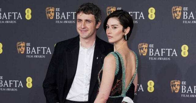 Paul Mescal e Gracie Abrams fazem estreia no tapete vermelho Cronograma de relacionamento de Gracie Abrams e Paul Mescal 2026