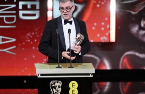 Paul Thomas Anderson diz ‘Eu me sinto como a garota mais bonita da sala’ depois de ganhar o prêmio BAFTA de melhor diretor, dedica o prêmio ao falecido produtor de ‘One Battle’, Adam Somner Paul Thomas Anderson diz 'Eu me sinto como a garota mais bonita da sala' depois de ganhar o prêmio BAFTA de melhor diretor, dedica o prêmio ao falecido produtor de 'One Battle', Adam Somner