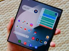 Pela primeira vez, as metas de produção do Fold da Samsung estão ultrapassando o Flip Melhor imagem de recurso AP de telefones dobráveis com Samsung Galaxy Z Fold 6 à esquerda e Motorola Razr + (2024) à esquerda