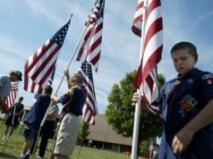 Pentágono vai explorar tropas: expulsar meninas e ficar com Deus Sean Parnell anuncia sua candidatura à indicação republicana para a vaga aberta no Senado dos EUA na Pensilvânia para substituir o senador Pat Toomey, que está se aposentando no Cadence Clubhouse em McCandless, Pensilvânia, na terça-feira, 11 de maio de 2021. (Steve Mellon/Post-Gazette via AP)