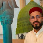 Imam Mu'tasem Abdo fala em seu escritório