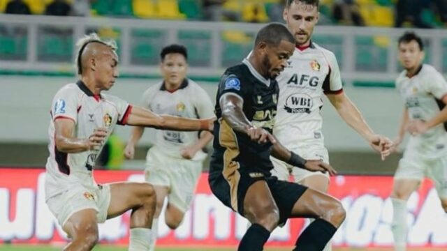 Persik Kediri parece feroz no meio de uma forte chuva, Dewa United é forçado a voltar para casa de mãos vazias
