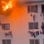 Pessoas sobem pelas janelas do campus em chamas em Dakar