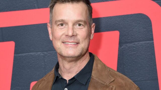 Peter Krause estrelará o piloto dramático da NBC 'Protection' Peter Krause estrelará o piloto dramático da NBC 'Protection'