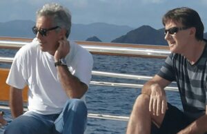 Polícia Metropolitana lança investigação criminal sobre Lord Mandelson por ‘entregar informações sensíveis ao mercado’ a Jeffrey Epstein: Policiais investigando alegações de má conduta em cargos públicos Uma investigação criminal foi lançada sobre alegações de que Lord Peter Mandelson passou informações confidenciais de mercado ao financista pedófilo Jeffrey Epstein (retratados juntos em uma foto sem data)