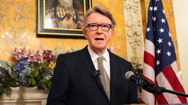 Polícia de Londres inicia investigação criminal sobre ex-embaixador do Reino Polícia de Londres inicia investigação criminal sobre ex-embaixador do Reino Unido nos EUA com supostas ligações com Epstein