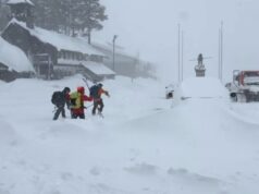 Polícia diz que oito mortos por avalanche nas montanhas da Califórnia Polícia diz que oito mortos por avalanche nas montanhas da Califórnia