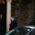 Polícia do Reino Unido revista propriedades ligadas a Mandelson como parte da investigação de Epstein