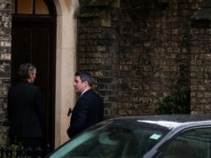 Polícia do Reino Unido revista propriedades ligadas a Mandelson como parte da investigação de Epstein Polícia do Reino Unido revista propriedades ligadas a Mandelson como parte da investigação de Epstein