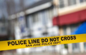 Polícia: dois mortos em tiroteio no shopping West San Jose Polícia: dois mortos em tiroteio no shopping West San Jose