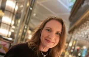 Polícia inicia investigação de assassinato depois que mãe de dois filhos, ‘gentil, altruísta e leal’, 47, morre uma semana depois de ser gravemente ferida em ataque O 'calor, compaixão e força silenciosa de Helen Bird tocaram todos que a conheciam', disse sua família