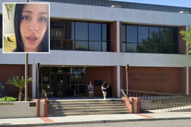 Policiais retrucam depois que a ligação ‘rude’ do despachante do Uma mulher de longos cabelos negros, vestindo uma camisa de ombros largos, olha diretamente para a câmera com a boca ligeiramente aberta.