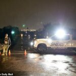 As estradas foram fechadas perto da residência enquanto o ataque da SWAT continuava