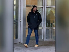 Policial da NYPD preso após esbofetear um civil, ameaçando outra queixa: DA Yahoo news home