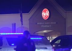 Policial de Millbury ferido, suspeito barricado morto em tiroteio no shopping Spencer Policial de Millbury ferido, suspeito barricado morto em tiroteio no shopping Spencer