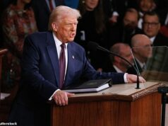 Por dentro da preparação de Trump para seu Estado da União mais esperado de SEMPRE, enquanto ele se concentra na preocupação número um dos eleitores… e planeja uma surpresa patriótica O presidente Donald J. Trump faz comentários perante o Congresso