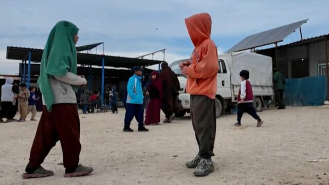 'Por favor, salve-nos': crianças australianas na Síria falam

