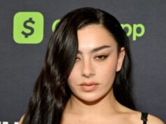 Por que Charli XCX não acha que quer ter filhos: isso ‘poderia mudar’ Charli-XCX-e-George-Daniel-Globes-3110216_1258b