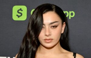 Por que Charli XCX não acha que quer ter filhos: isso ‘poderia mudar’ Charli-XCX-e-George-Daniel-Globes-3110216_1258b