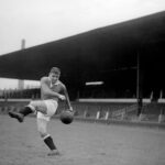 Por que Sir Bobby Charlton se sentiu inferior ao colega Busby Babe Duncan Edwards