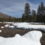 A pesquisa de neve é ​​​​realizada na cordilheira a aproximadamente 90 milhas a leste de Sacramento, na saída da Rodovia 50, no condado de El Dorado.