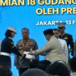 Prabowo concedeu ao Chefe do BGN ao Comissário General Dedi o Prêmio Service Star