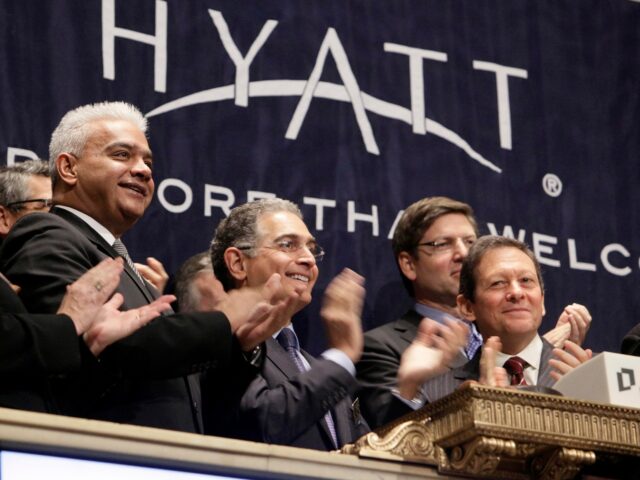 Presidente do Hyatt Hotels, Thomas Pritzker, deixa o cargo por causa de laços com Epstein
