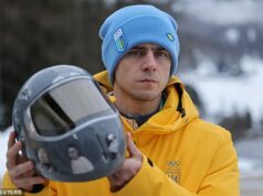 Presidente olímpico começa a chorar quando atleta ucraniano é expulso dos Jogos de Inverno por tentar usar capacete proibido que homenageava atletas mortos na guerra com a Rússia Presidente olímpico começa a chorar quando atleta ucraniano é expulso dos Jogos de Inverno por tentar usar capacete proibido que homenageava atletas mortos na guerra com a Rússia