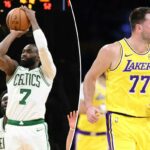 Jaylen Brown, do Boston Celtics, atirando contra o Los Angeles Lakers.