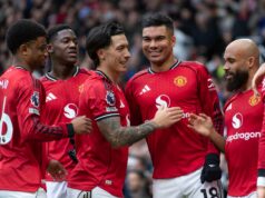 ‘Principais mudanças…’ Kobbie Mainoo e três estrelas do Man Utd são ‘cruciais’ para Michael Carrick, diz Wayne Rooney Casemiro comemora com seus companheiros durante a partida de futebol da Premier League entre Manchester United e Fulham, em Old Trafford, em Manchester, Inglaterra, em 2026.