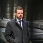 Principal assessor do primeiro-ministro do Reino Unido renuncia devido às ligações de Mandelson com Epstein