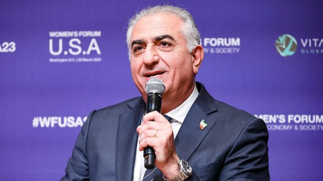 Príncipe herdeiro exilado apela ao povo iraniano para ‘terminar o trabalho’, aplaude a ‘intervenção humanitária’ de Trump
