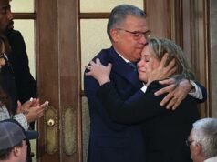 Prisioneiro político venezuelano detido na infame prisão de Maduro, em Caracas, reencontra-se com a sobrinha durante o Estado da União Enrique Márquez abraça sua sobrinha Alejandra Gonzales durante o discurso do presidente Donald Trump sobre o Estado da União em 24 de fevereiro de 2026.