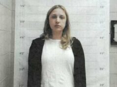 Professora de escola católica feminina da Louisiana é presa por abusar de estudante Professor do ensino médio de Broussard acusado de supostos crimes sexuais após ser nomeado professor do ano