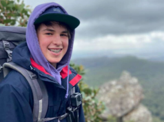 Profissionais de saúde ‘roubaram’ da criança a chance de sobrevivência, dizem pais enlutados O legista vitoriano David Ryan realizou um inquérito sobre a morte de Max e as intervenções feitas a ele antes e hoje descobriu que vários passos foram perdidos pelos profissionais médicos.