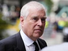 Promotores do Reino Unido conversam com a polícia sobre ligações do ex-príncipe Andrew com Epstein Príncipe André