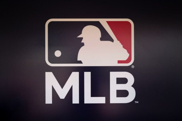 Proprietários da MLB tomando uma precaução de US$ 2 bilhões Proprietários da MLB tomando uma precaução de US$ 2 bilhões com a ameaça de bloqueio se formando