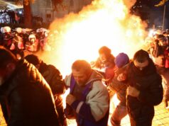 Protestos antigovernamentais na Albânia tornam-se violentos, pelo menos 13 presos Protestos antigovernamentais na Albânia tornam-se violentos, pelo menos 13 presos