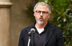 Providence Equity ‘totalmente comprometida’ em apoiar a agência Wasserman em meio à transição de venda Casey Wasserman at the Vogue World: Hollywood Announcement at Chateau Marmont on March 26, 2025 in West Hollywood, California. (Photo by Michael Buckner/Variety via Getty Images)