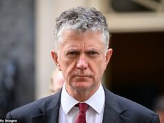 QUENTIN LETTS: O conselheiro de segurança espectral de Starmer apoiou Mandelson. Então, por que Jonathan Powell ainda está no centro do número 10? Jonathan Powell é o Conselheiro de Segurança Nacional, embora alguns em Westminster o chamem de “o verdadeiro Secretário de Relações Exteriores”